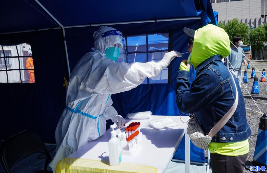 北京全面叫停核酸检测点：现场画面曝光，多区域为何一夜之间关闭采样点？